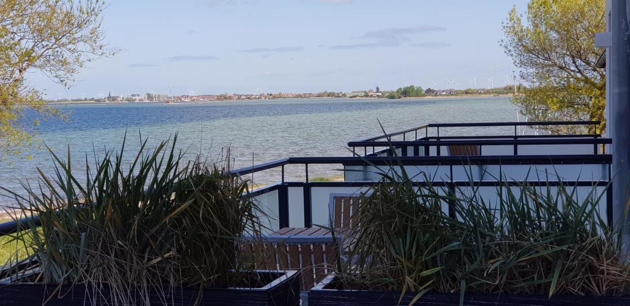 Haus Achtern Diek In Erster Reihe Am Meer Fehmarn Exterior photo