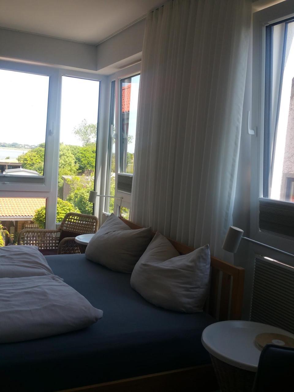 Haus Achtern Diek In Erster Reihe Am Meer Fehmarn Exterior photo